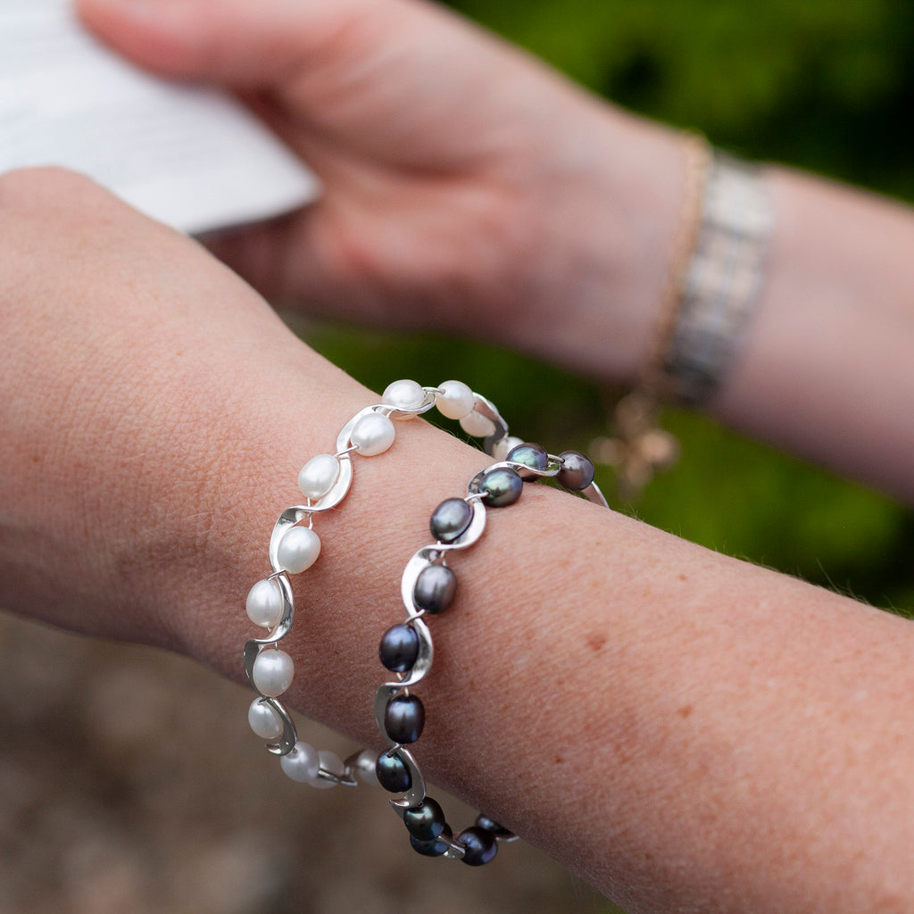 Black FW Pearl Ruffle Bracelet